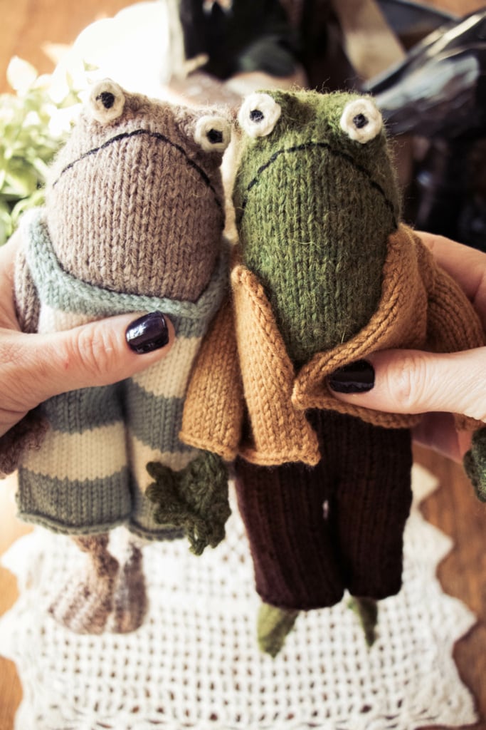 Frog and Toad knitted characters